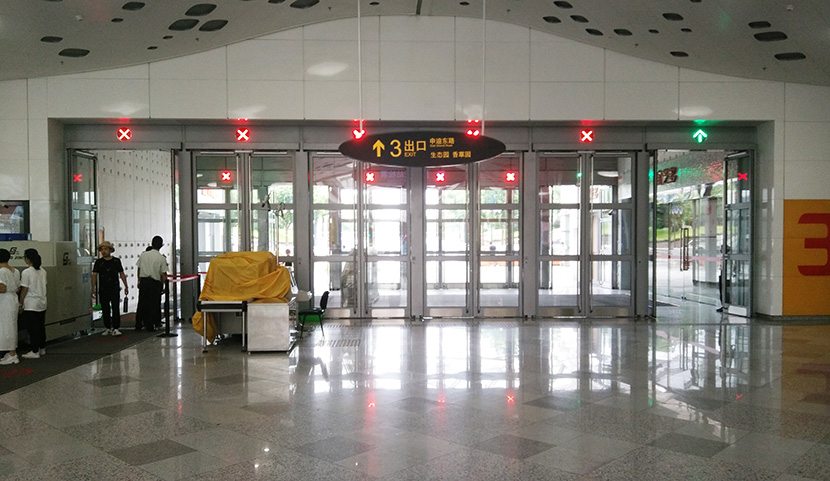 上海轨道交通11号线迪士尼站自动平衡门维修服务案例