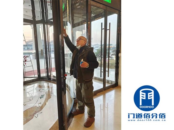 上海自动两翼旋转门保养维修案例介绍