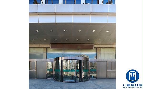 首都师范大学旋转门保养清洁美化维修服务案例