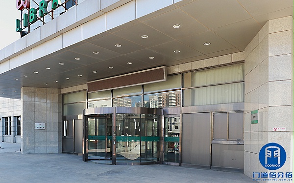 首都师范大学旋转门保养清洁美化维修服务案例