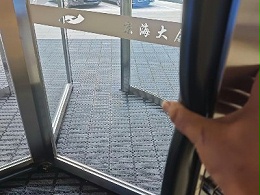 自动门滑轨磨损卡顿该修还是该换？物业必看的省钱判断指南