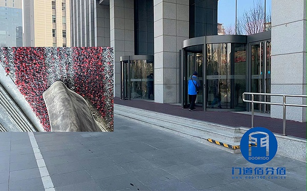 自动旋转门门停，故障灯B亮维修实例