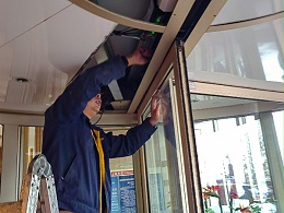 酒店旋转门保养：排查运行异常，做好细节维护