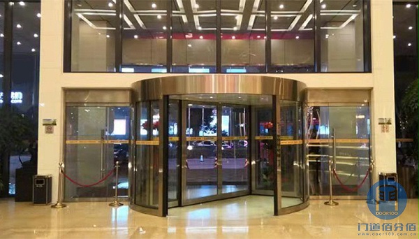 宁波某大酒店凯必盛两翼旋转门保养