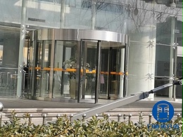 维保案例之两翼自动旋转门小保养服务