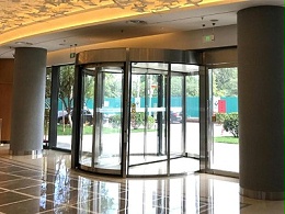 重要提示！旋转门使用注意事项