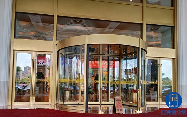 常州某酒店自动两翼旋转门足部安全升级服务