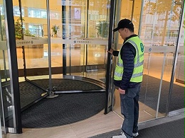 旋转门日常巡检：细致排查隐患，保障出入安全