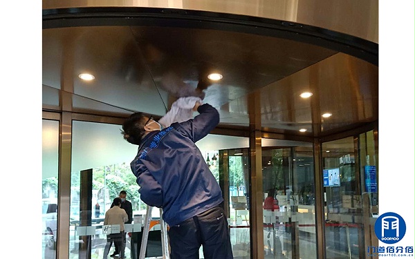 酒店电动两翼门配件维修与整体保养服务案例