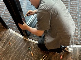 旋转门走停卡顿故障维修