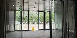 感应自动门维修与保养指南：常见故障与维护要点