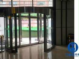 两翼电动旋转门防夹故障，更换新式激光防夹传感器解决问题