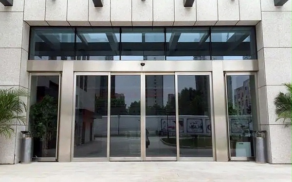 轻松掌握电动玻璃门维修保养技巧，有效延长使用寿命