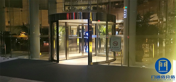 旋转门售后服务案例酒店电动转门保养服务