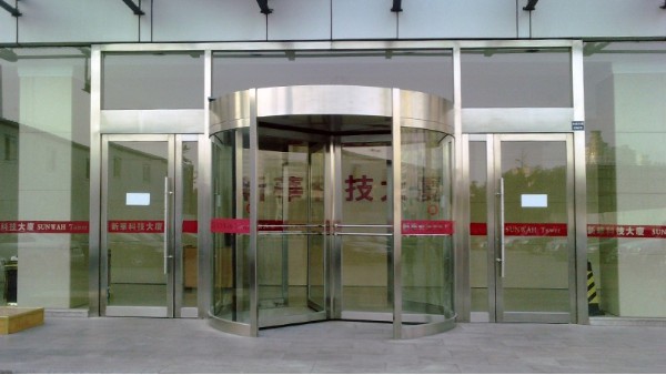 手动<i style='color:red'>旋转门故障维修</i>方法及注意事项