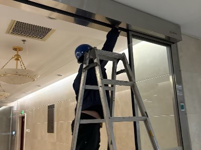 自动门维保公司怎么选？从服务范围到维护记录的考察要点