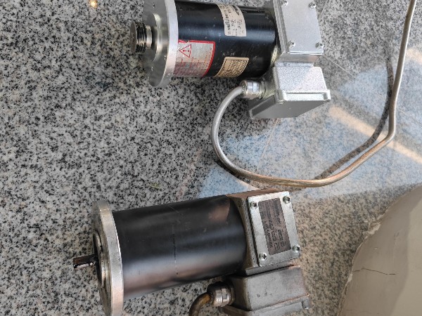 北京旋转门维修_旋转门冷启动电流声，电机运行有异响