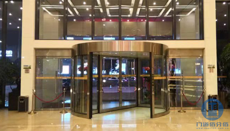 宁波某大酒店凯必盛两翼旋转门保养
