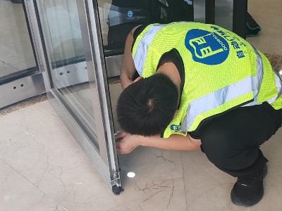 旋转门每年夹伤超300人？物业经理看完这篇，能少赔几十万