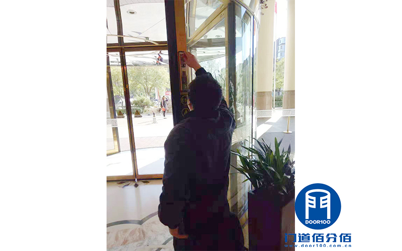 自动旋转门运行模式与速度调整