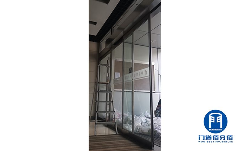 两樘无框感应门下沉与控制面板故障维修项目