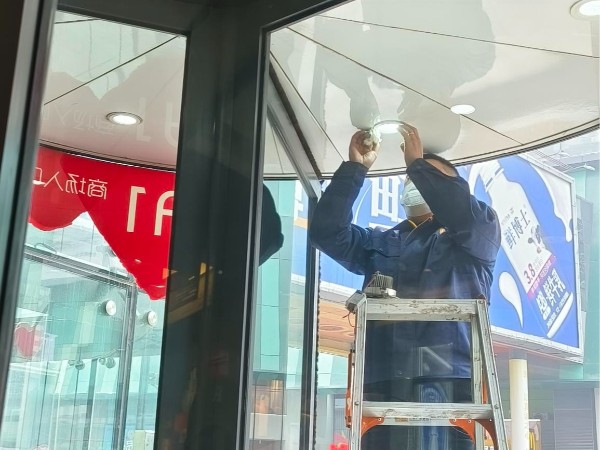 商城旋转门专业维保服务方案与安全保障措施