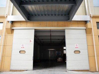 掌握工业<i style='color:red'>平移门维修</i>与维护，让你的厂房安全、有效率！