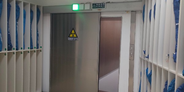 医学科平滑门防护门更换电机一台