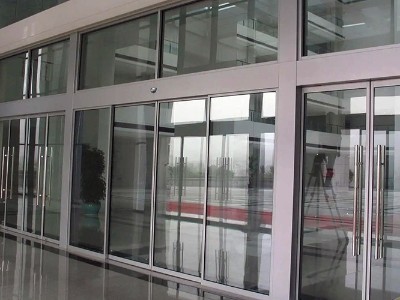 <i style='color:red'>自动门解锁动作</i>功能所涉及配件介绍