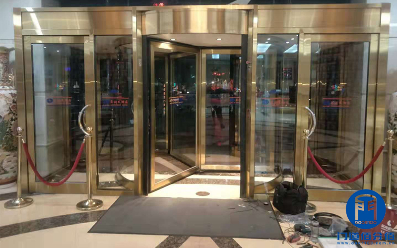 山东聊城某酒店自动三翼旋转门维修