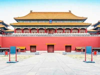 穿越千年的<i style='color:red'>门韵</i>：探索门的艺术