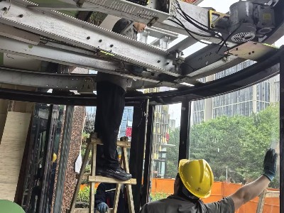 上海平移门维修上门多少钱一次？2026年物业工程部内部参考价曝光，附防坑自查清单