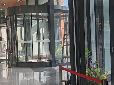 自动门突然打不开怎么办？3个常见故障原因及排查方法