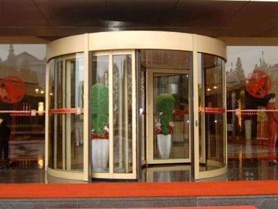<i style='color:red'>旋转门程序升级</i>，自动旋转门解锁服务方案介绍