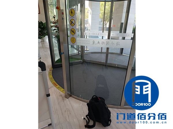 冬季多玛自动旋转门保养过程实录
