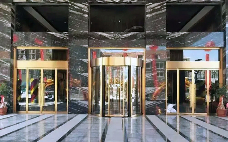 如何确认旋转门外观与功能？这些需考量