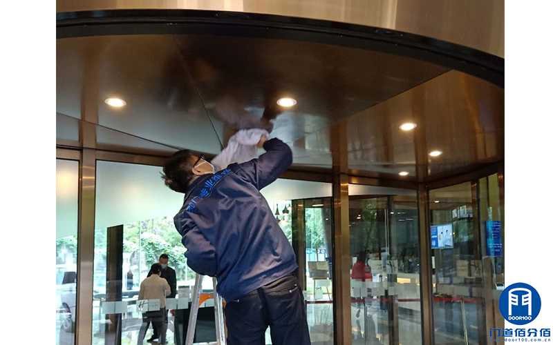 酒店电动两翼门配件维修与整体保养服务案例