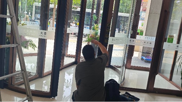 旋转门大保养，让日常通行更顺畅