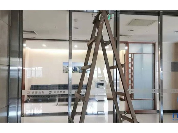自动门厂家门道佰分佰上门保养自动感应门服务案例