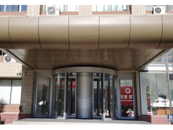 中国建材集团旗下大厦两翼自动环柱旋转门工程案例