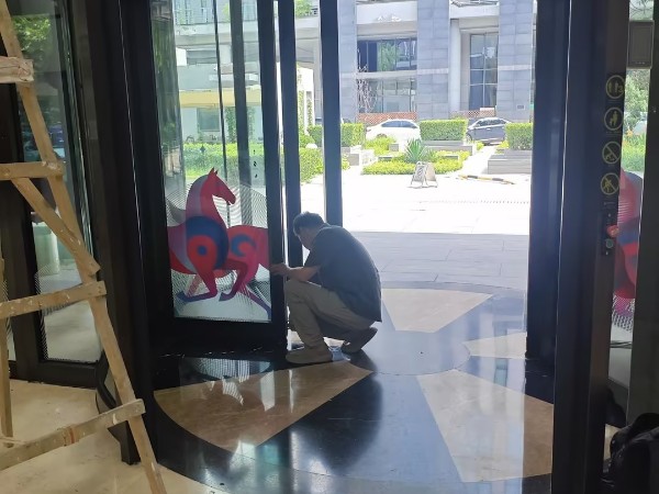 两翼旋转门精细维保：守护建筑的“门面”与通行安全