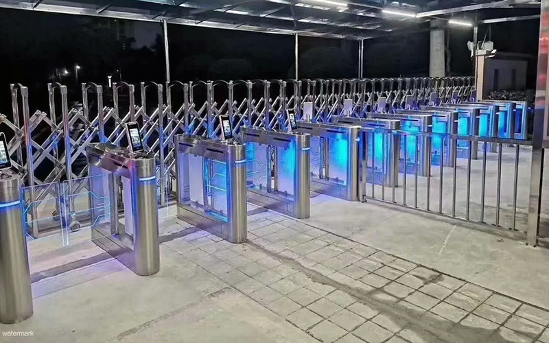 摆动式速通门安装操作流程