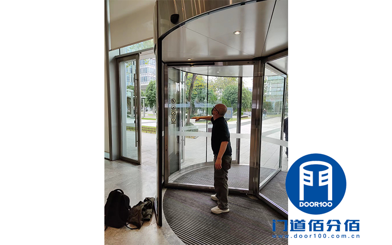上海旋转门维保案例丨宝盾两翼/三翼门保养实录