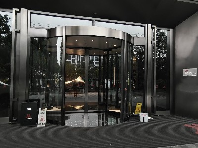 自动玻璃门维修与保养指南：常见故障及维护建议