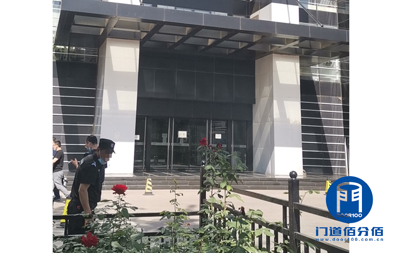 大厦各大门四樘凯必盛旋转门保养检测维护实录