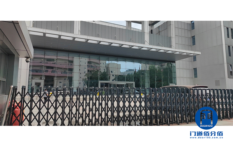 北京物业公司伸缩电动门/电动伸缩门故障维修纪实