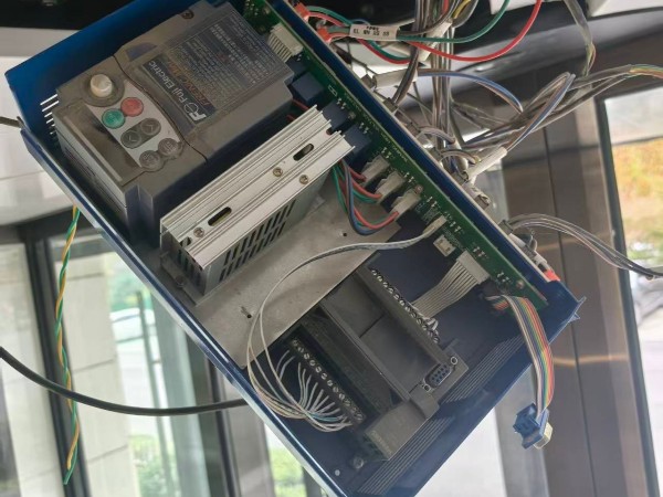 旋转门控制器故障维修