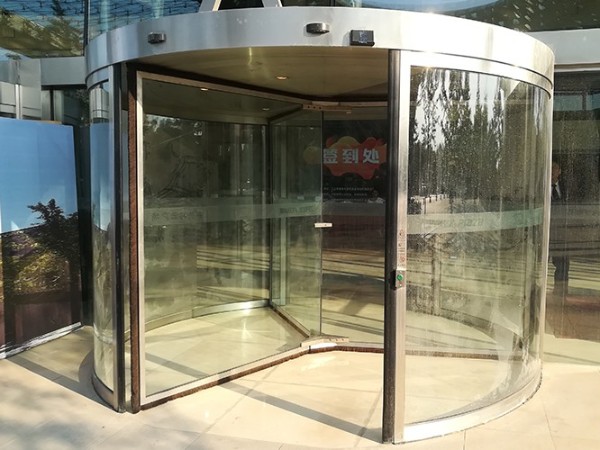 北京软件园卡巴自动<i style='color:red'>三翼旋转门保养</i>服务案例